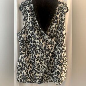 Pandemonium Seattle Snow Leopard Faux Fur Reversible, One Button Closure; Size L